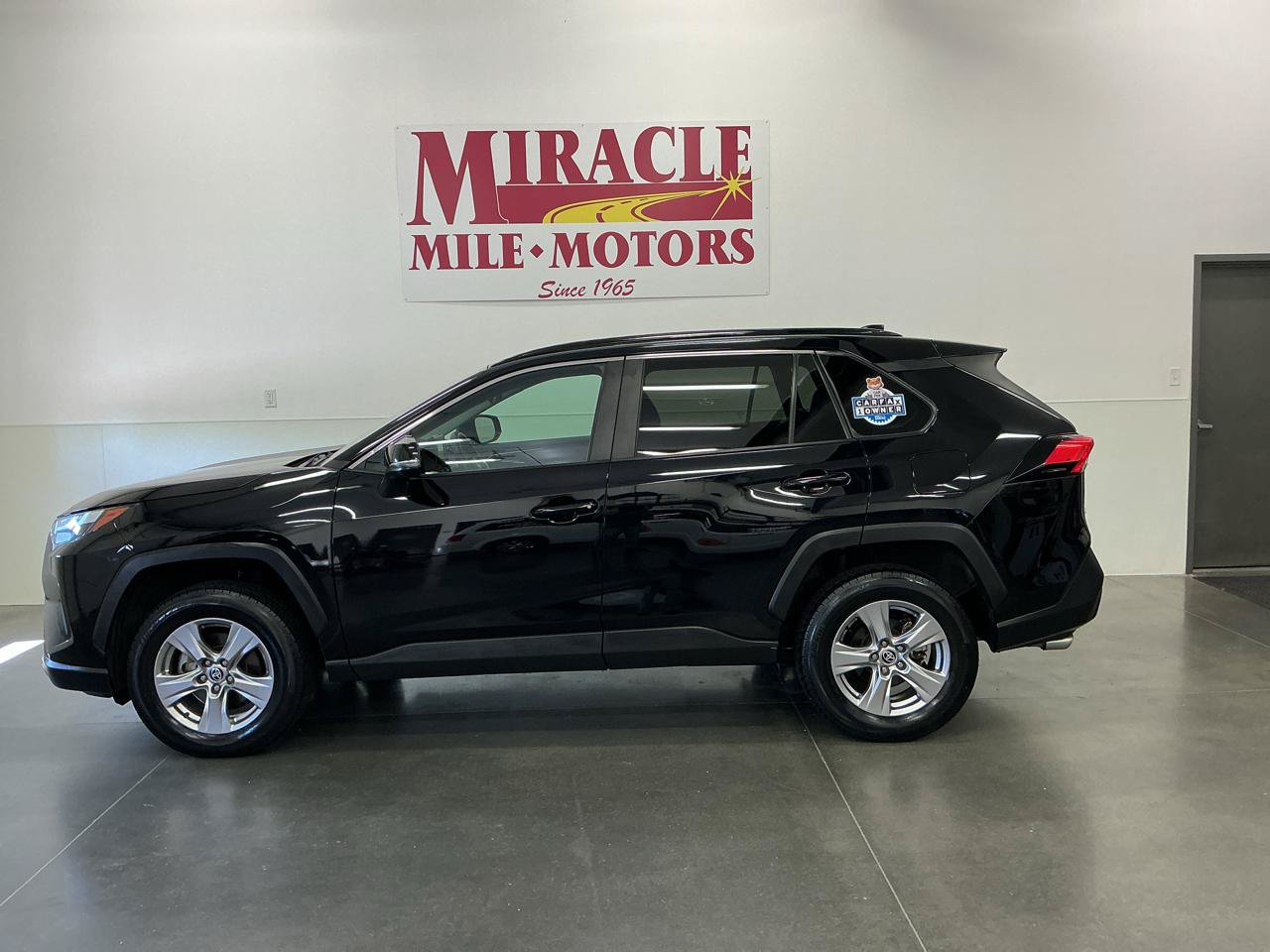 Used 2022 Toyota RAV4 XLE AWD/4WD image 2