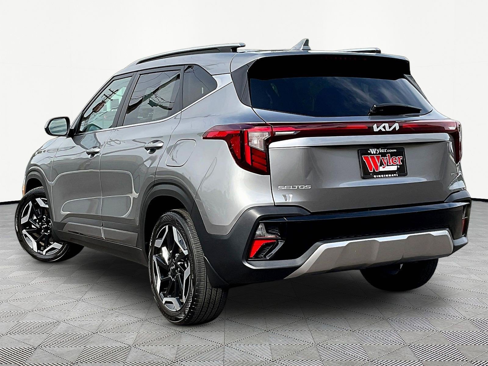 Used 2024 Kia Seltos SX w/ SX Sunroof Package AWD/4WD image 4