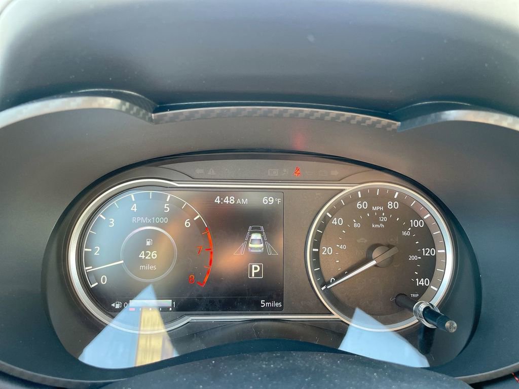 Used 2025 Nissan Versa SR w/ Trunk Package image 23