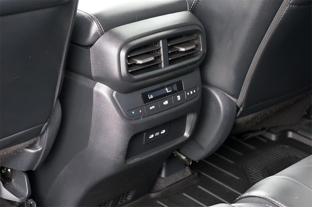 Used 2024 Honda Pilot Touring image 6