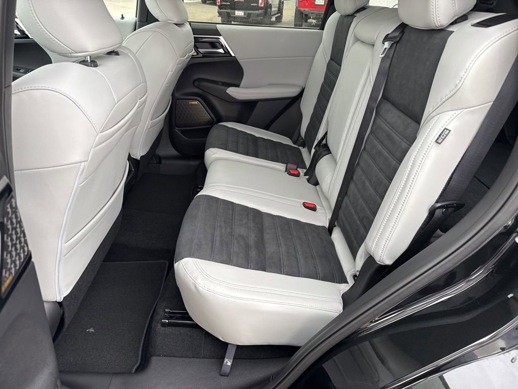 New 2025 Mitsubishi Outlander SE image 25