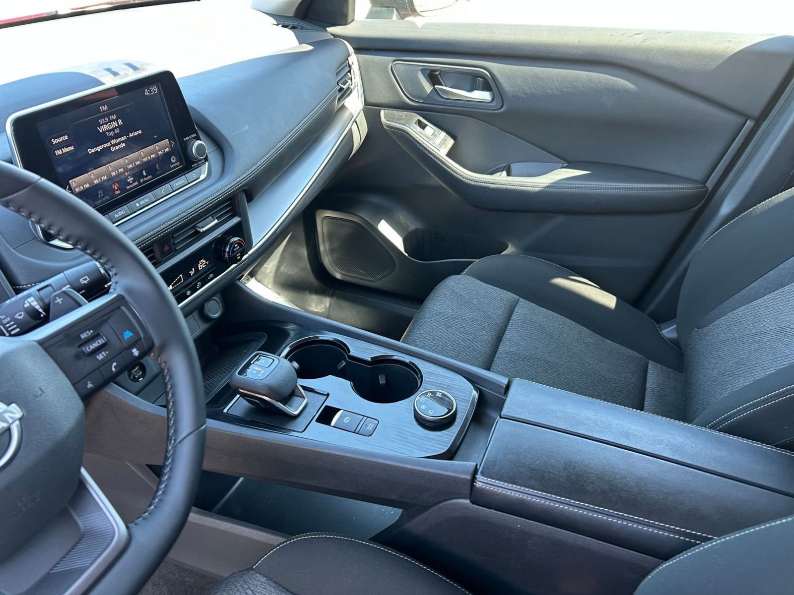 Used 2025 Nissan Rogue SV AWD/4WD image 43
