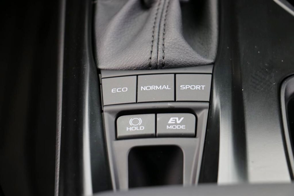 Used 2026 Toyota Camry Hybrid w/ Convenience Package FWD image 29