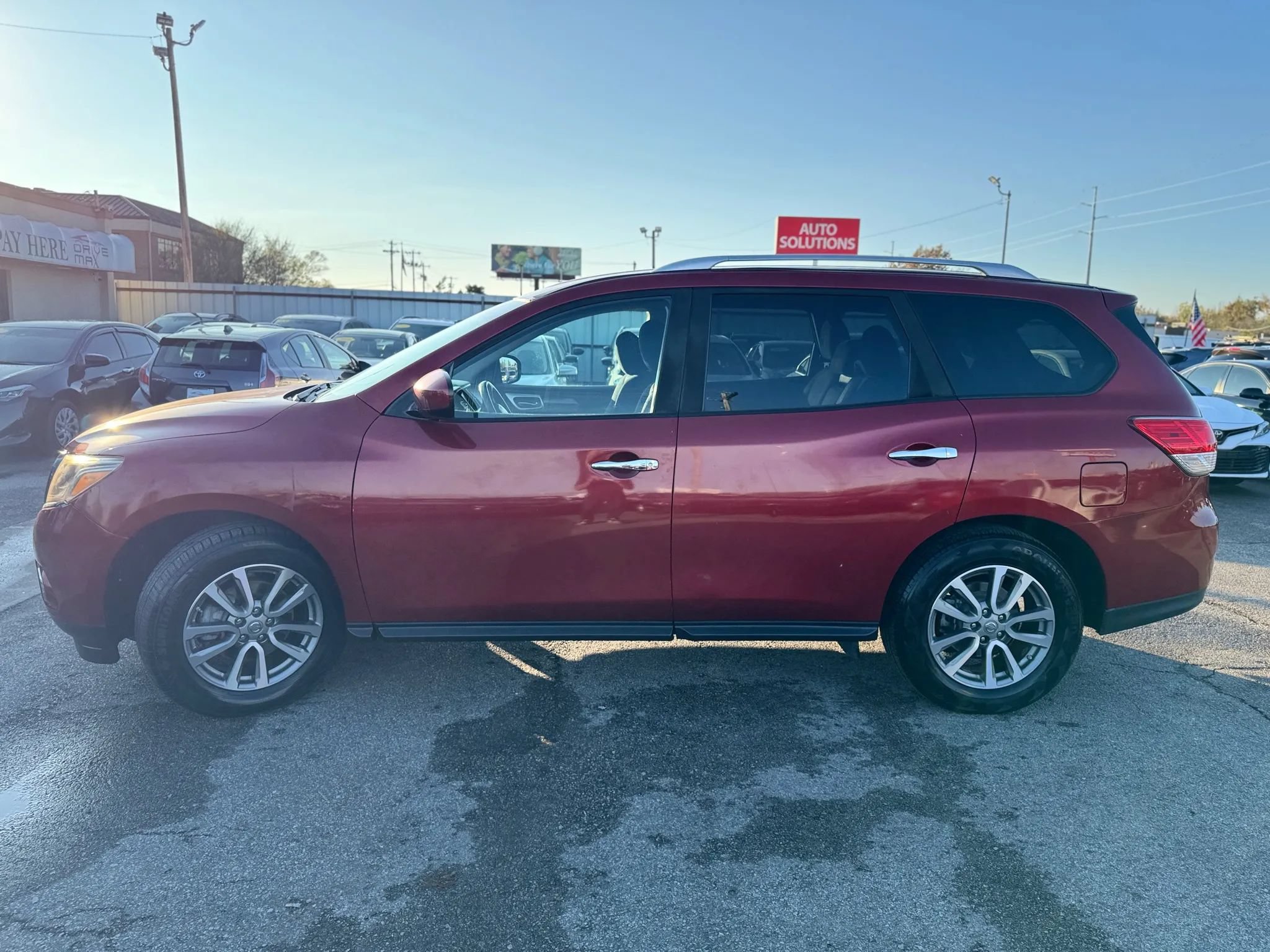 Used 2015 Nissan Pathfinder SV image 3