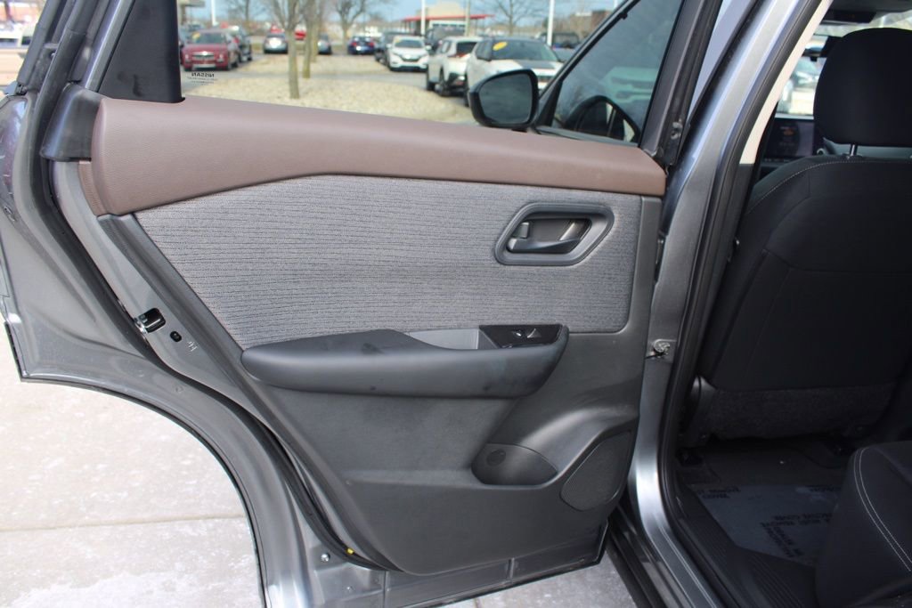 Used 2023 Nissan Rogue S image 24