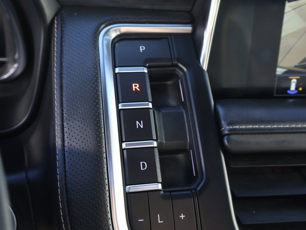 Used 2022 GMC Yukon SLT w/ SLT Premium Package image 32