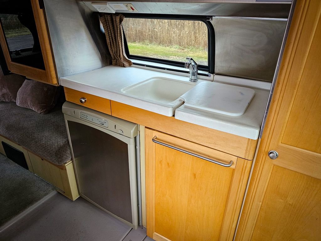 Used 2006 Chevrolet Express 3500 Extended w/ Power and Light Package image 30