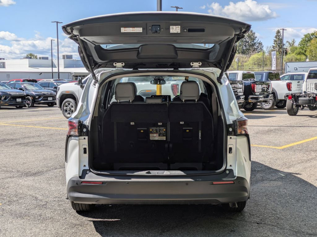 Used 2023 Toyota Sienna XLE AWD/4WD image 31