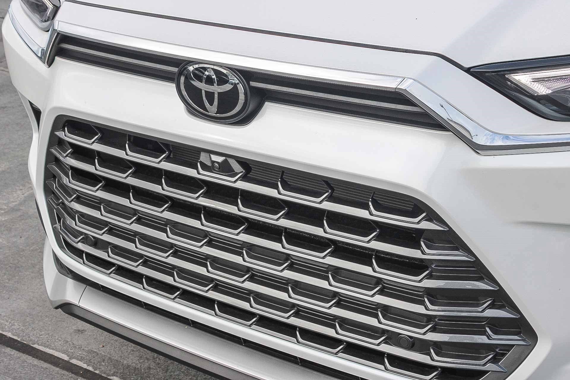 Certified 2025 Toyota Grand Highlander AWD Hybrid image 6