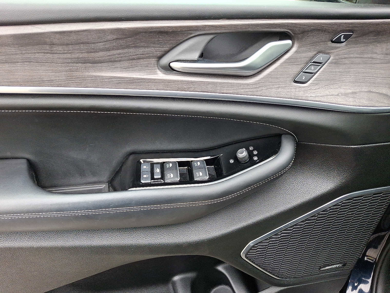 Used 2023 Jeep Grand Cherokee Overland w/ Adv Protech Group III image 13