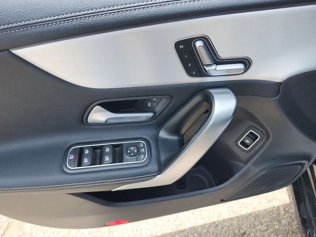 Used 2025 Mercedes-Benz CLA 250 image 15