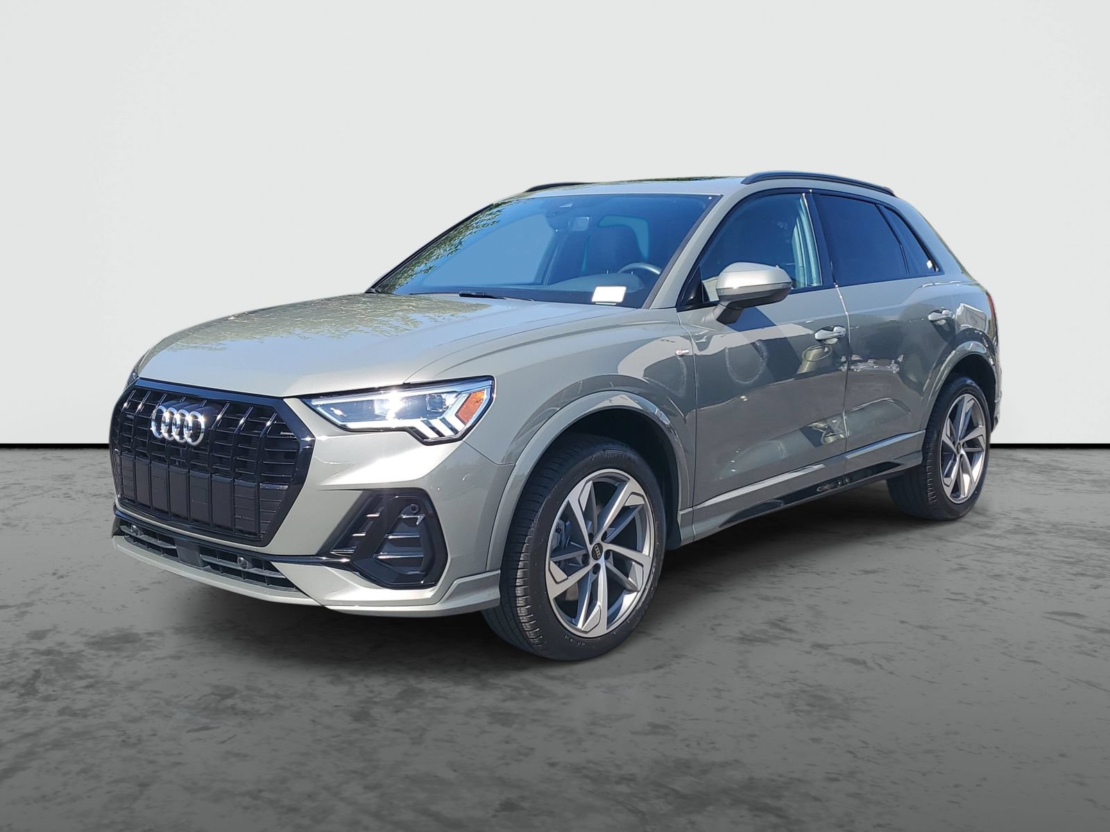 Used 2025 Audi Q3 2.0T Premium w/ Convenience Plus Package AWD/4WD image 2