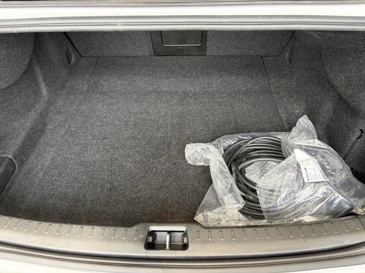 Used 2023 Volvo S60 T8 Plus image 22