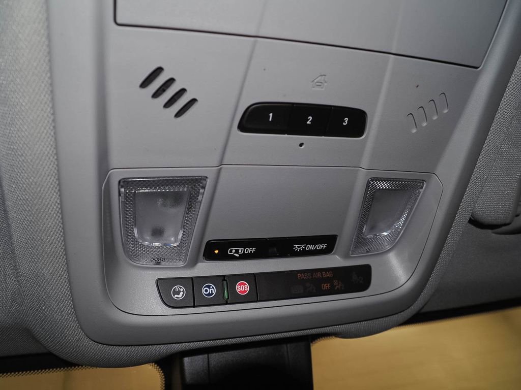 Used 2020 Chevrolet Equinox LT image 36