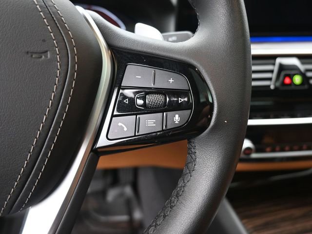 Used 2022 BMW 540i w/ Premium Package image 23
