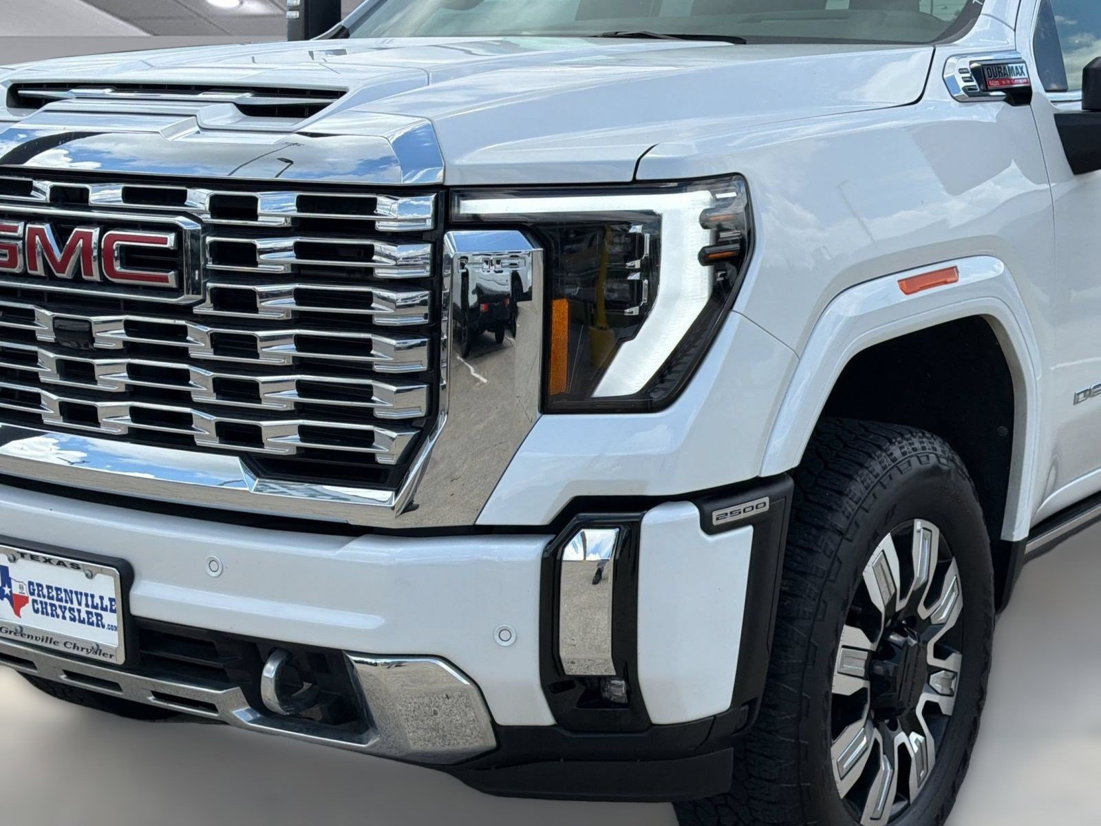 Used 2025 GMC Sierra 2500 Denali w/ Denali Reserve Package AWD/4WD image 12