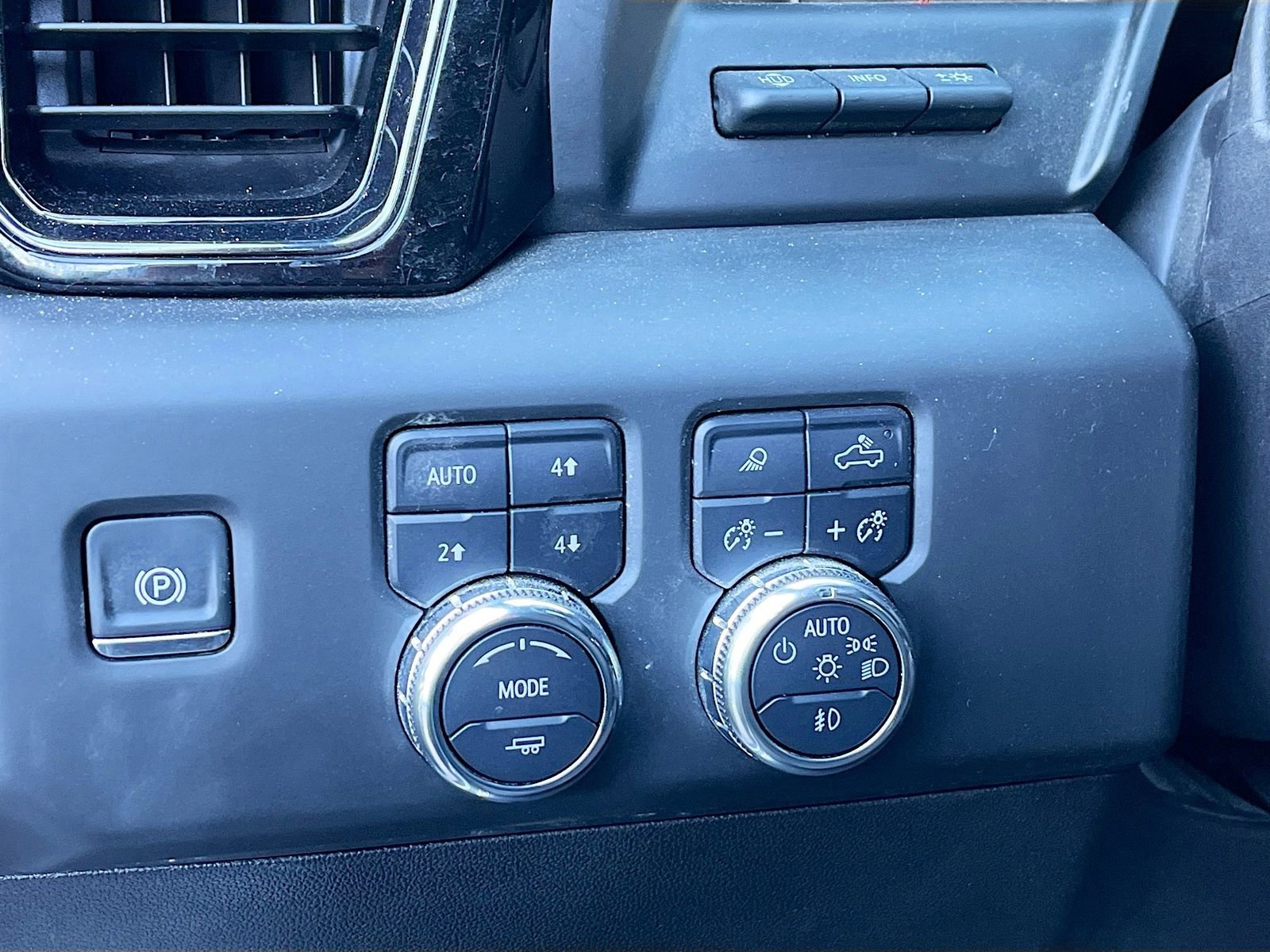 Used 2025 GMC Sierra 1500 AT4 w/ AT4 Premium Package image 10