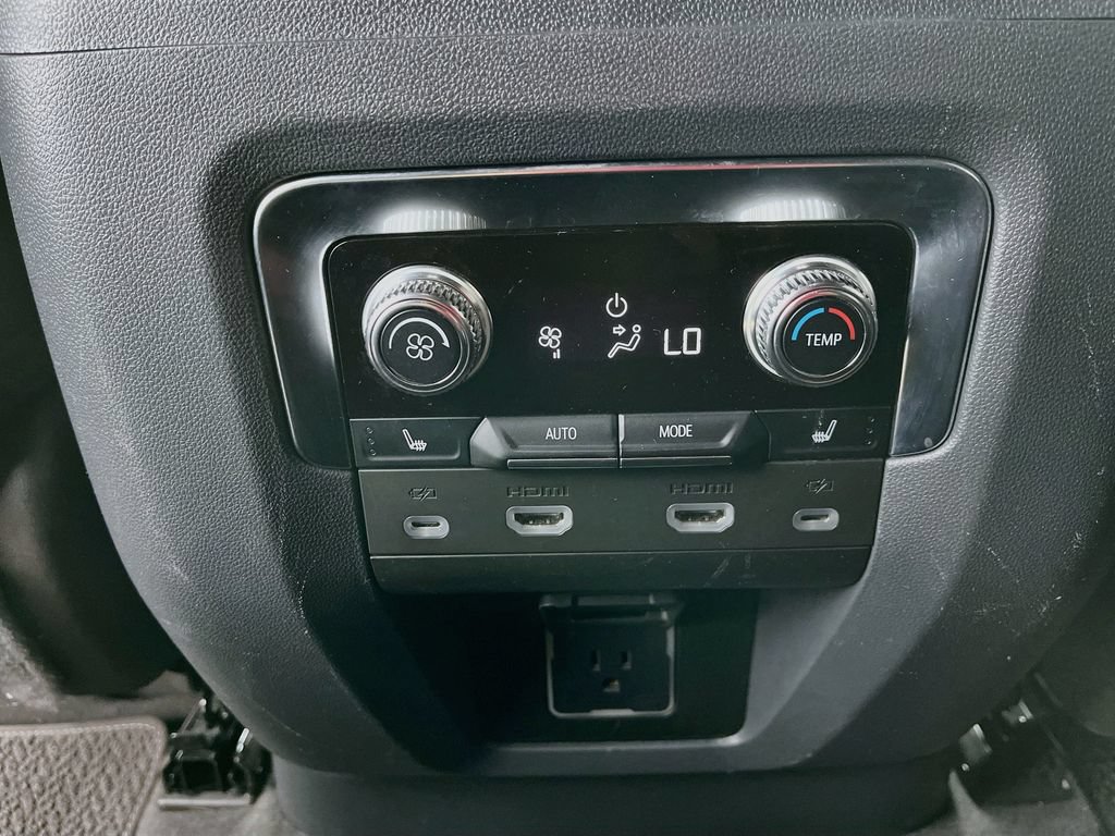 Used 2023 GMC Yukon XL Denali w/ Advanced Technology Package AWD/4WD image 25