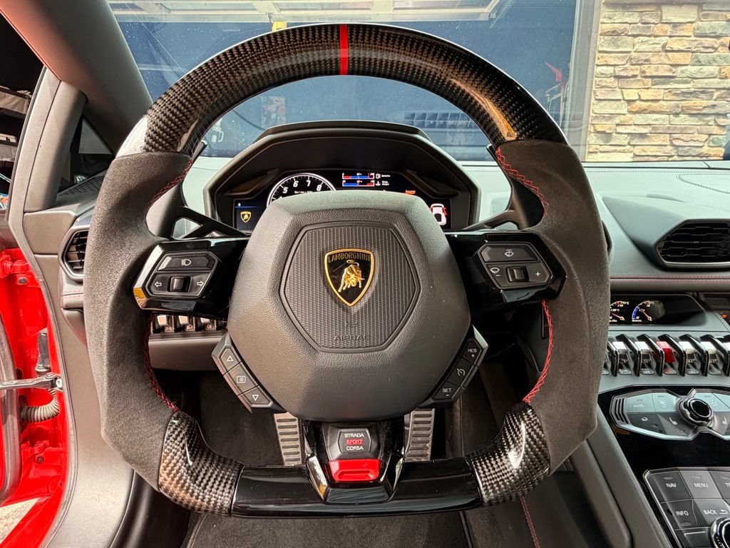 Used 2017 Lamborghini Huracan LP 610-4 AWD/4WD image 36