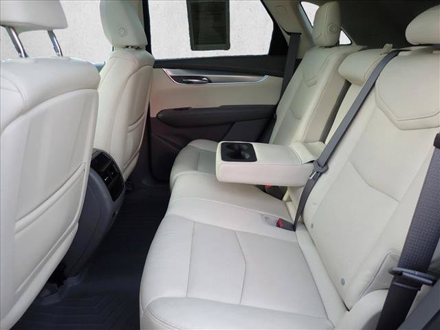 Used 2017 Cadillac XT5 Luxury w/ Driver Awareness Package FWD image 10