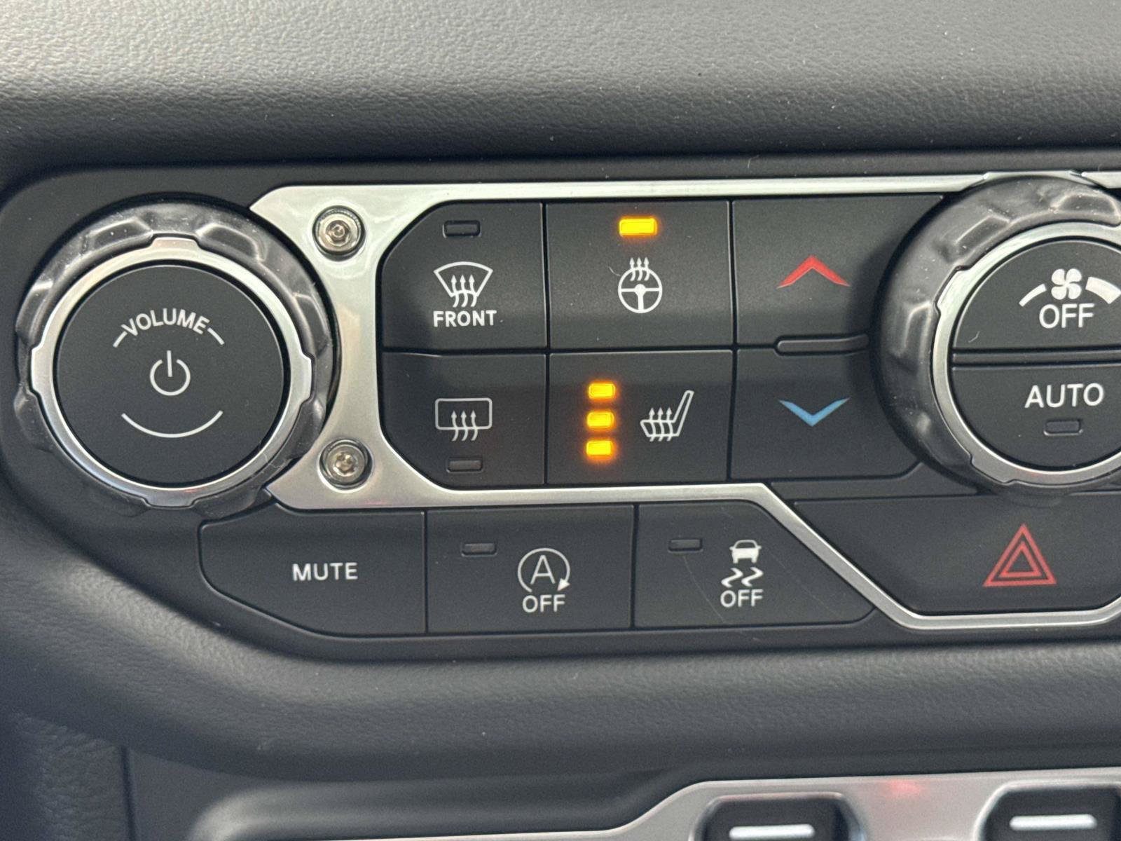 New 2026 Jeep Wrangler Unlimited Sahara AWD/4WD image 25