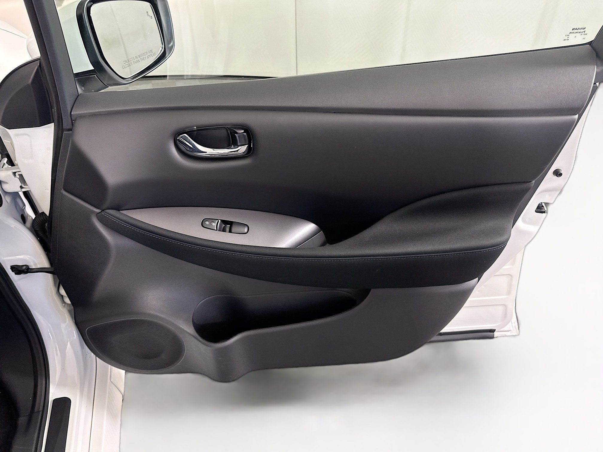 Used 2025 Nissan Leaf S FWD image 30