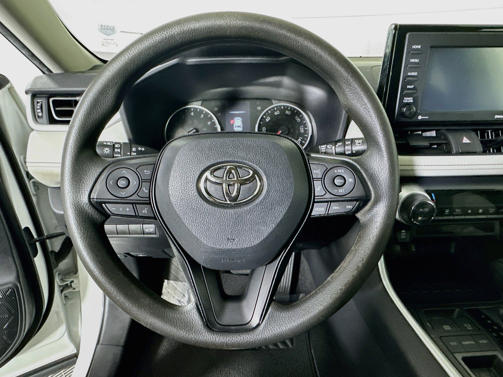 Used 2021 Toyota RAV4 XLE w/ Convenience Package FWD image 15