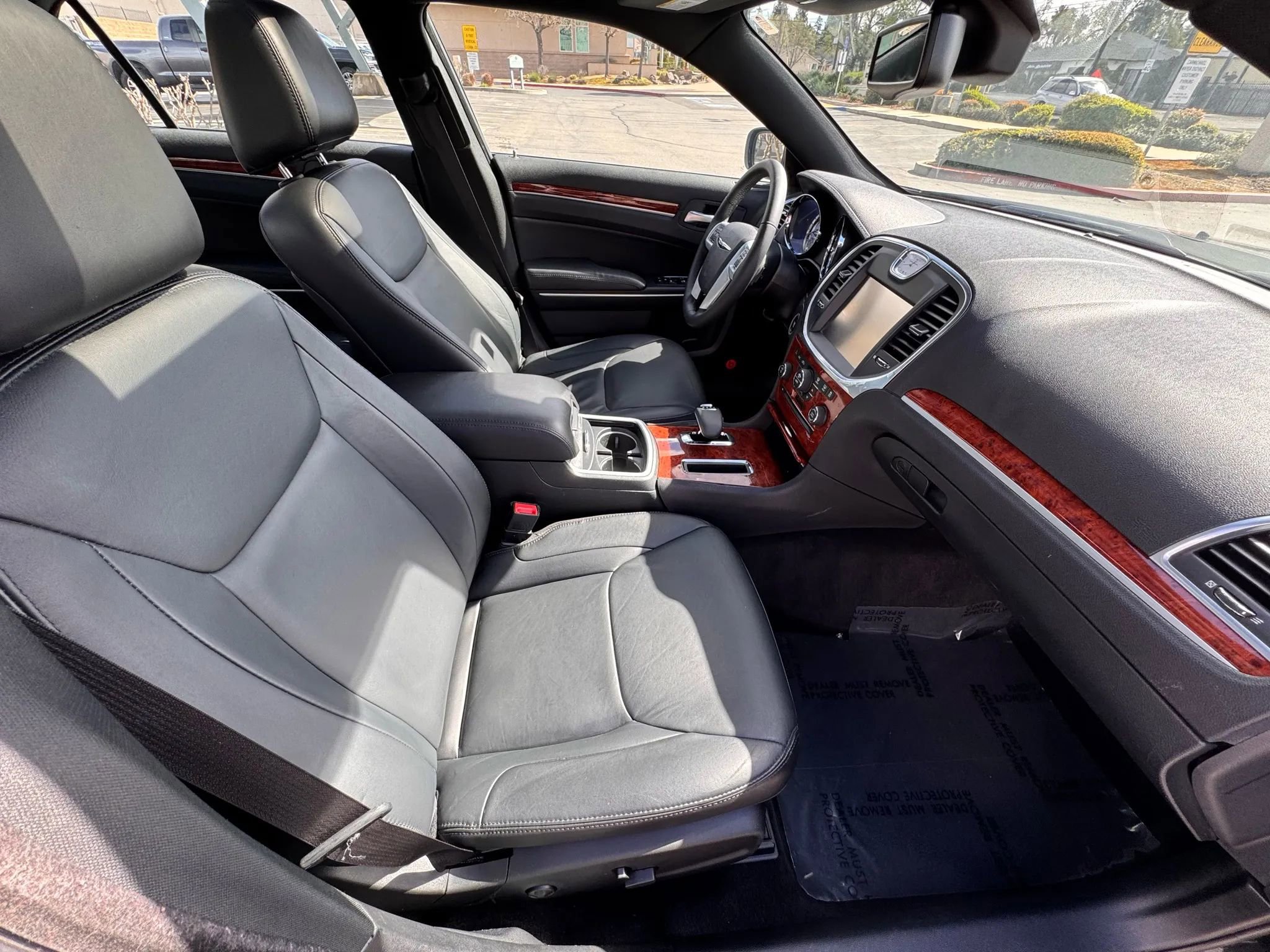 Used 2014 Chrysler 300 w/ Driver Convenience Group image 13