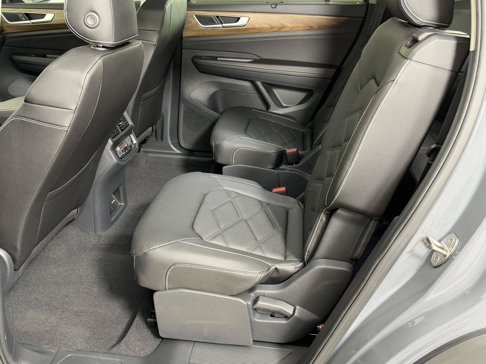 New 2026 Volkswagen Atlas SE FWD image 22