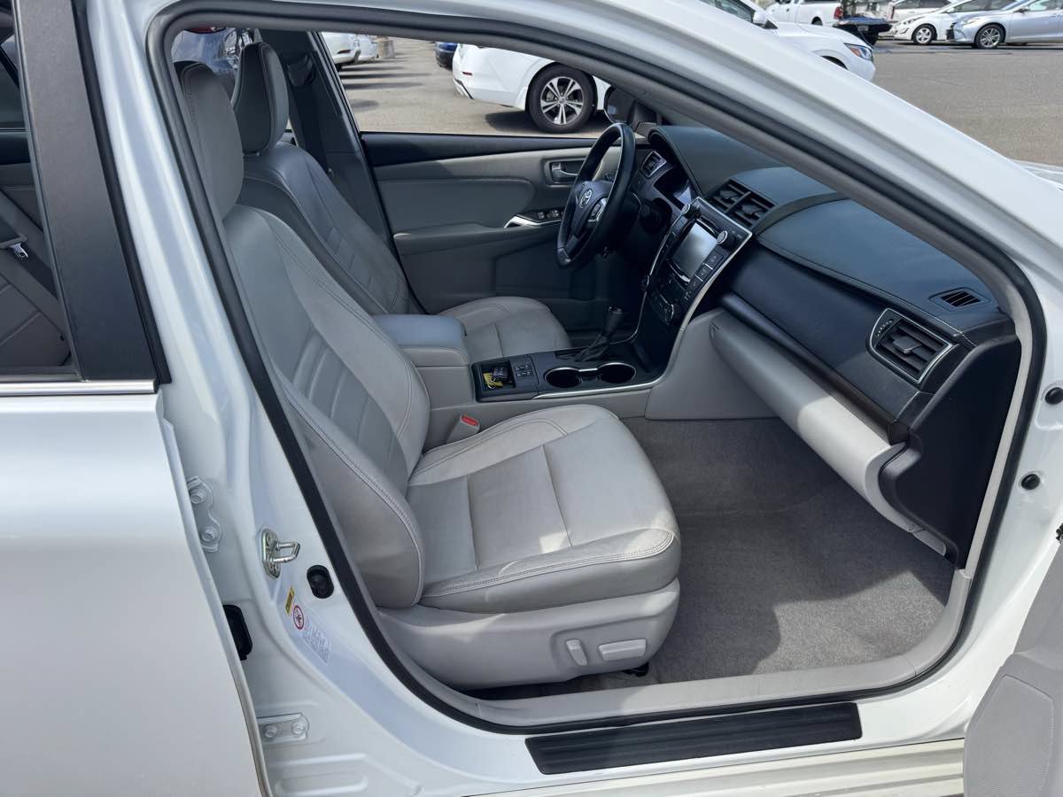 Used 2017 Toyota Camry XLE w/ Convenience Package FWD image 13