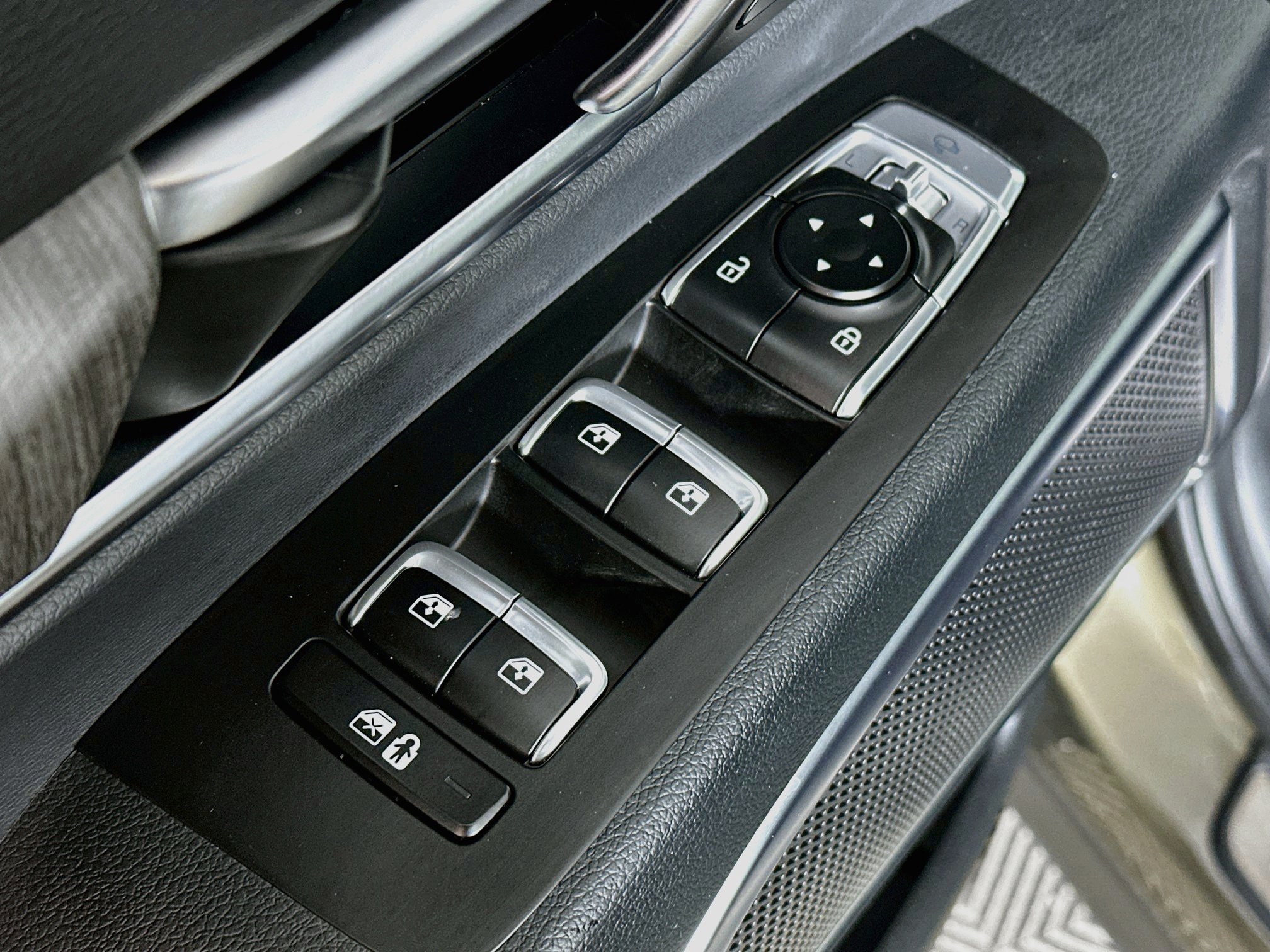 Used 2025 Kia Telluride SX FWD image 18