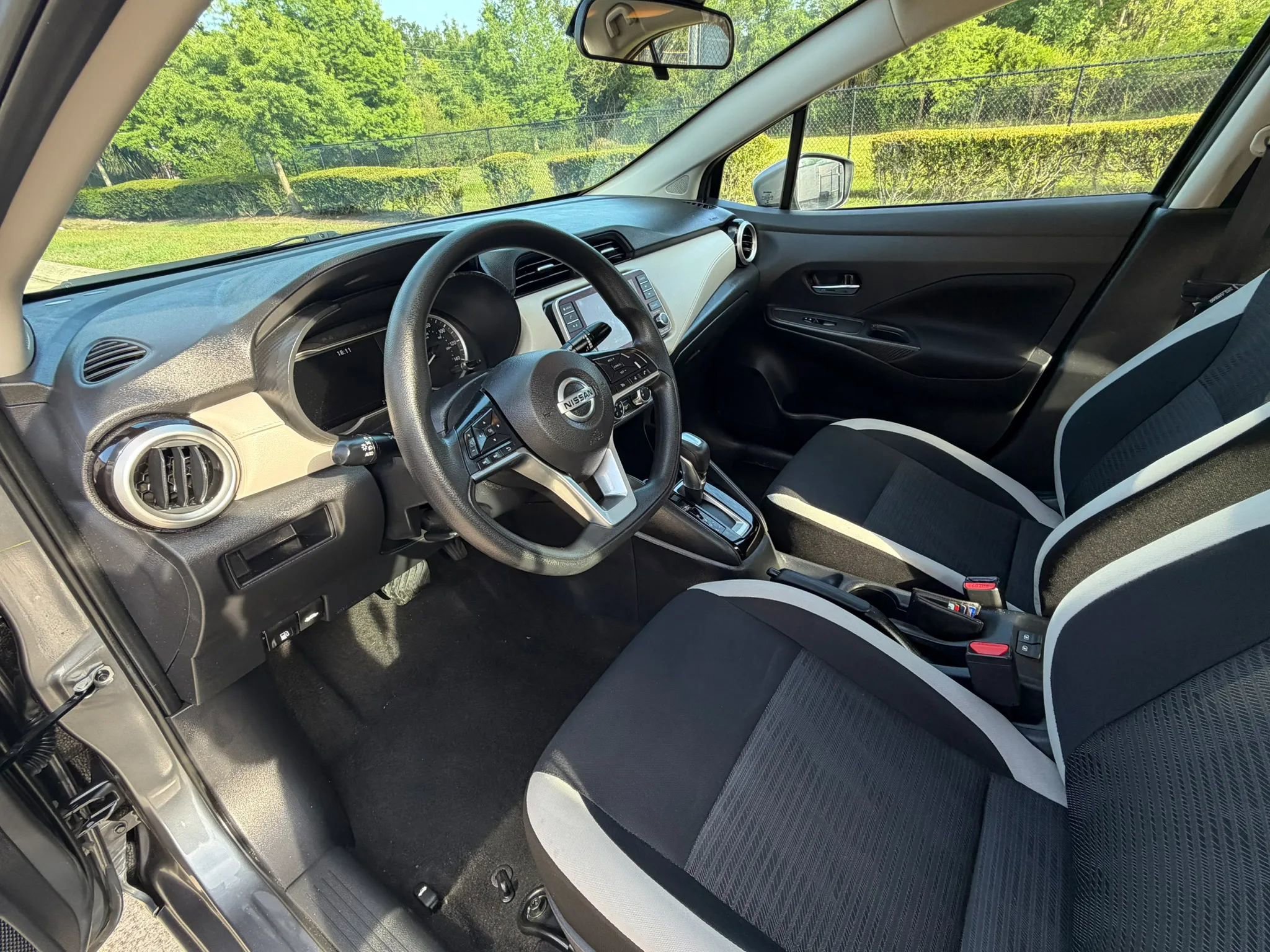 Used 2021 Nissan Versa SV FWD image 8