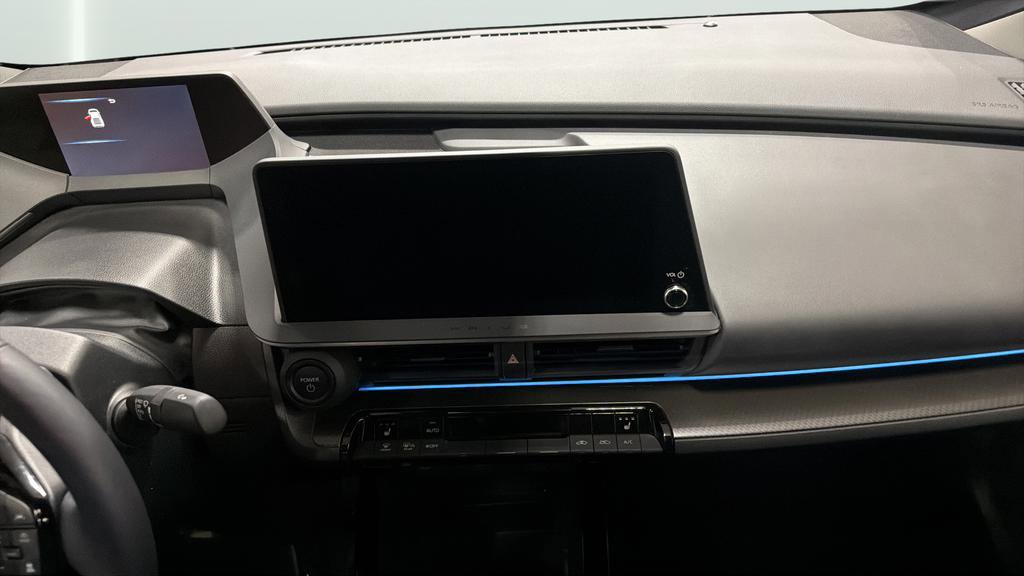 Used 2025 Toyota Prius AWD image 18