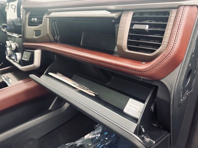 Used 2024 Ford Expedition Limited image 10