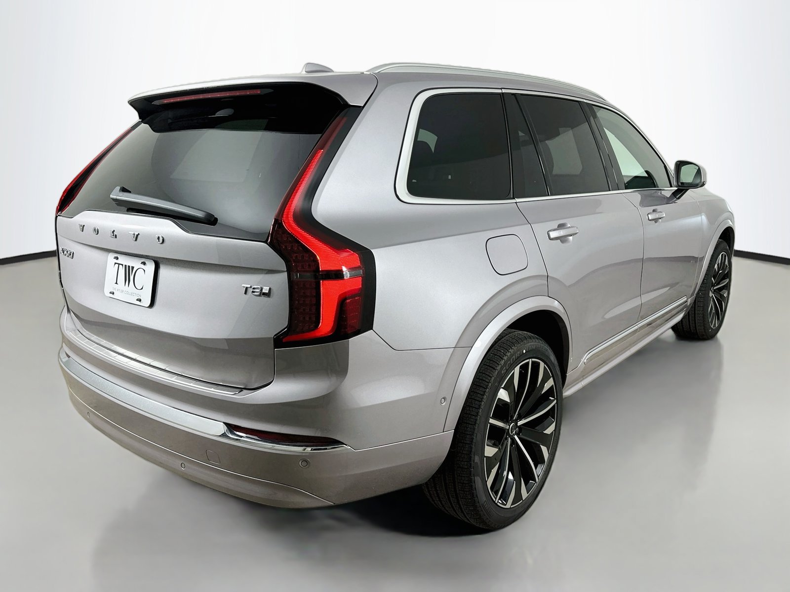 New 2026 Volvo XC90 T8 Plus w/ Protection Package Premier AWD/4WD image 5