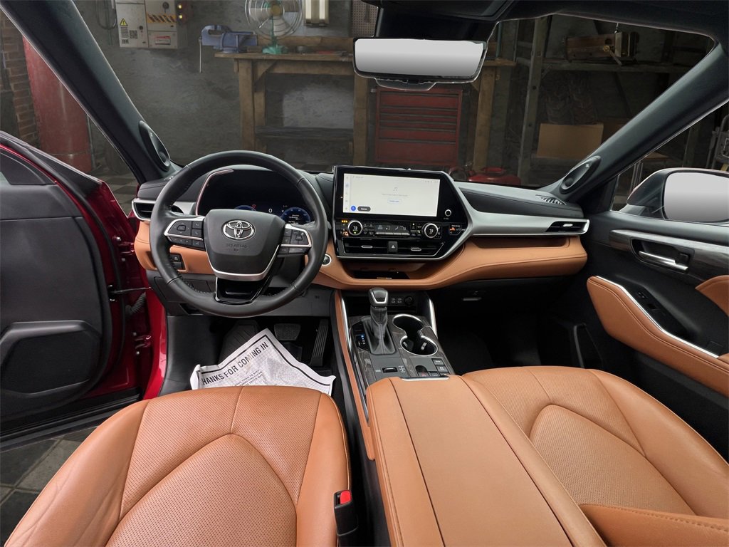 Used 2024 Toyota Highlander Platinum image 21