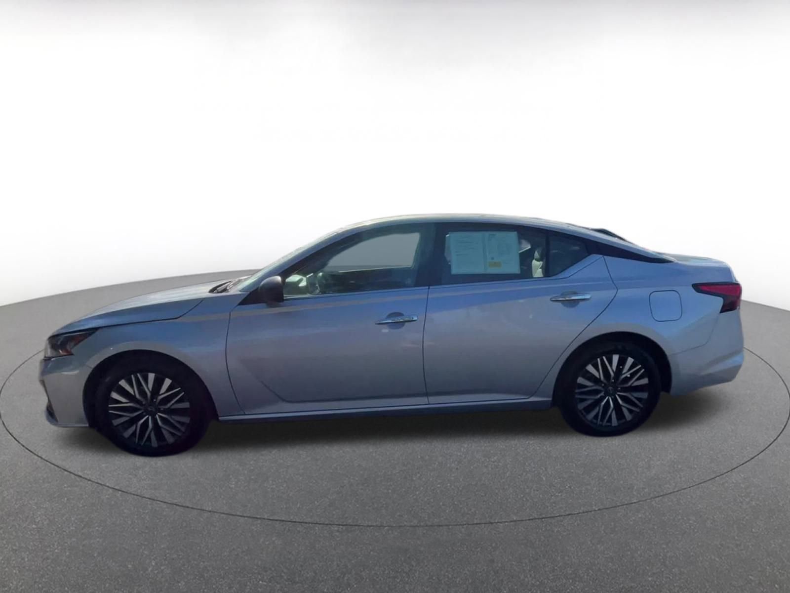 Used 2024 Nissan Altima 2.5 SV image 9