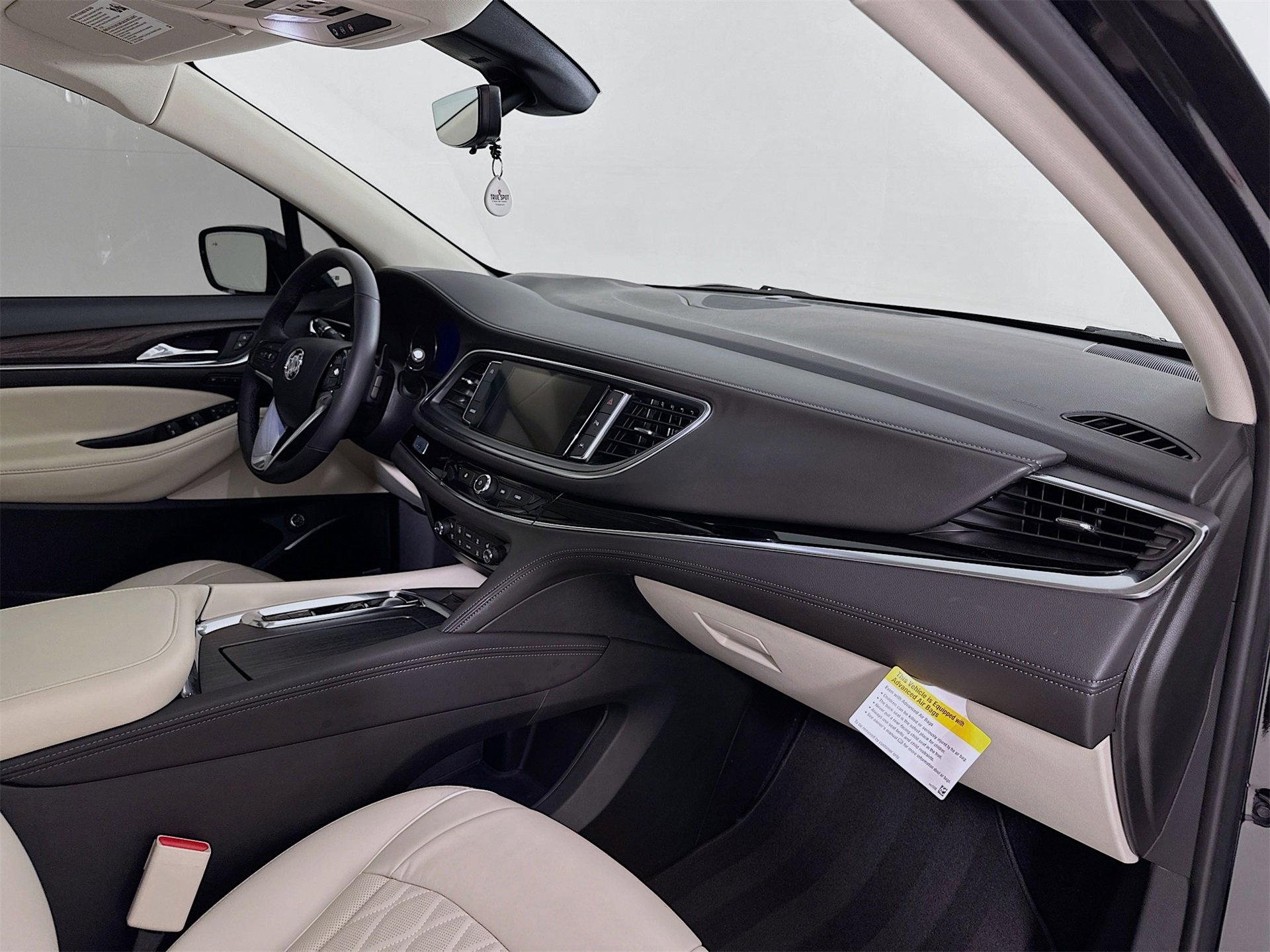 Used 2024 Buick Enclave Avenir w/ Avenir Technology Package image 32