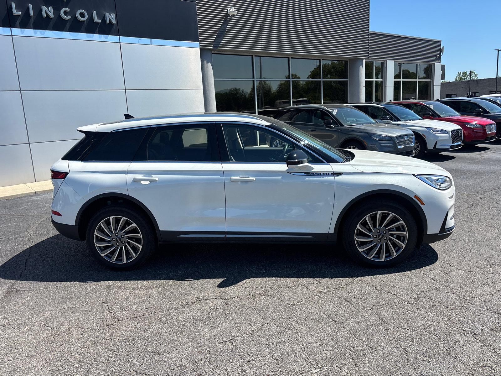 Certified 2024 Lincoln Corsair Reserve w/ Equipment Group 201A AWD/4WD image 8