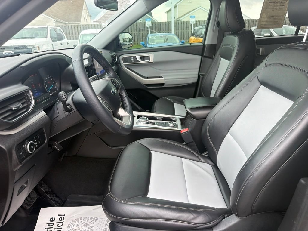 Used 2023 Ford Explorer XLT w/ Equipment Group 202A AWD/4WD image 26