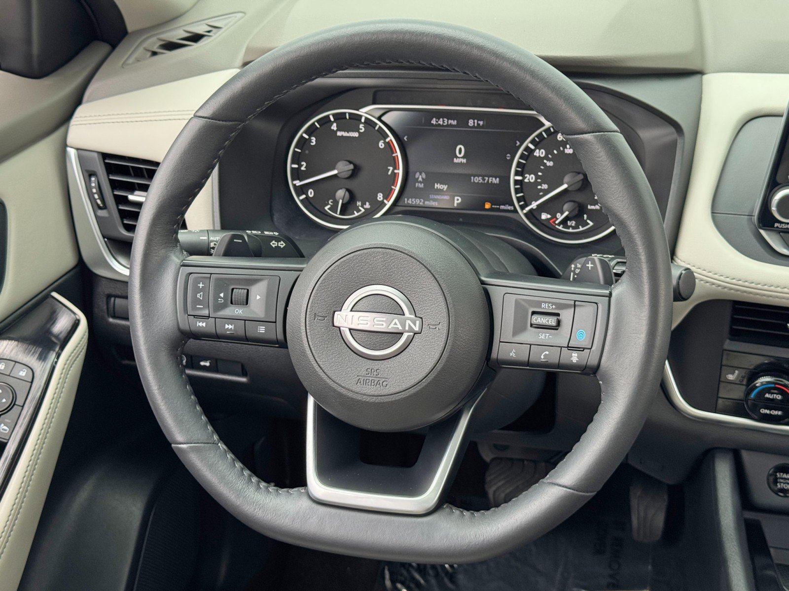 Used 2024 Nissan Rogue SV w/ SV Premium Package image 18
