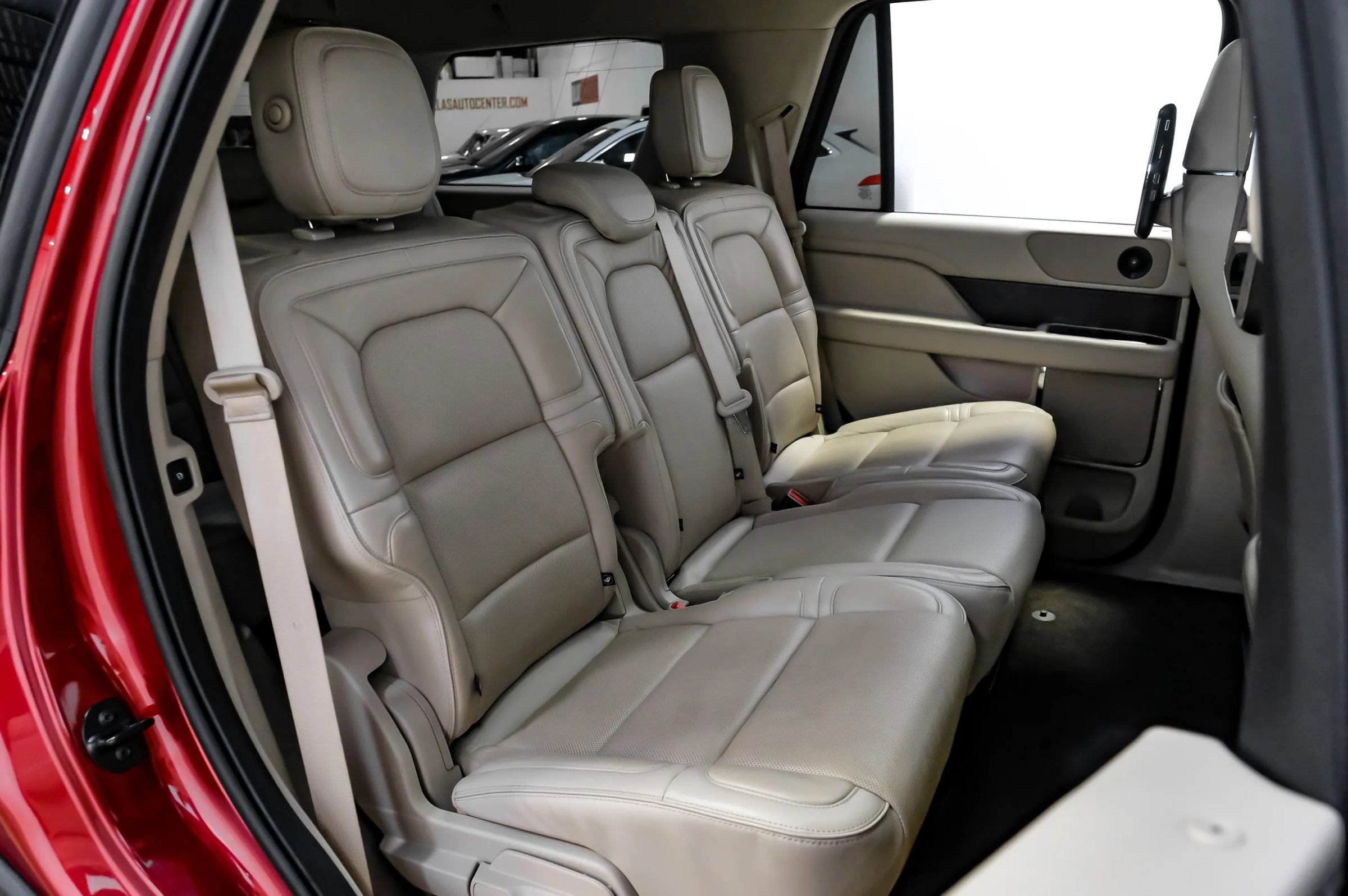 Used 2019 Lincoln Navigator Select image 30