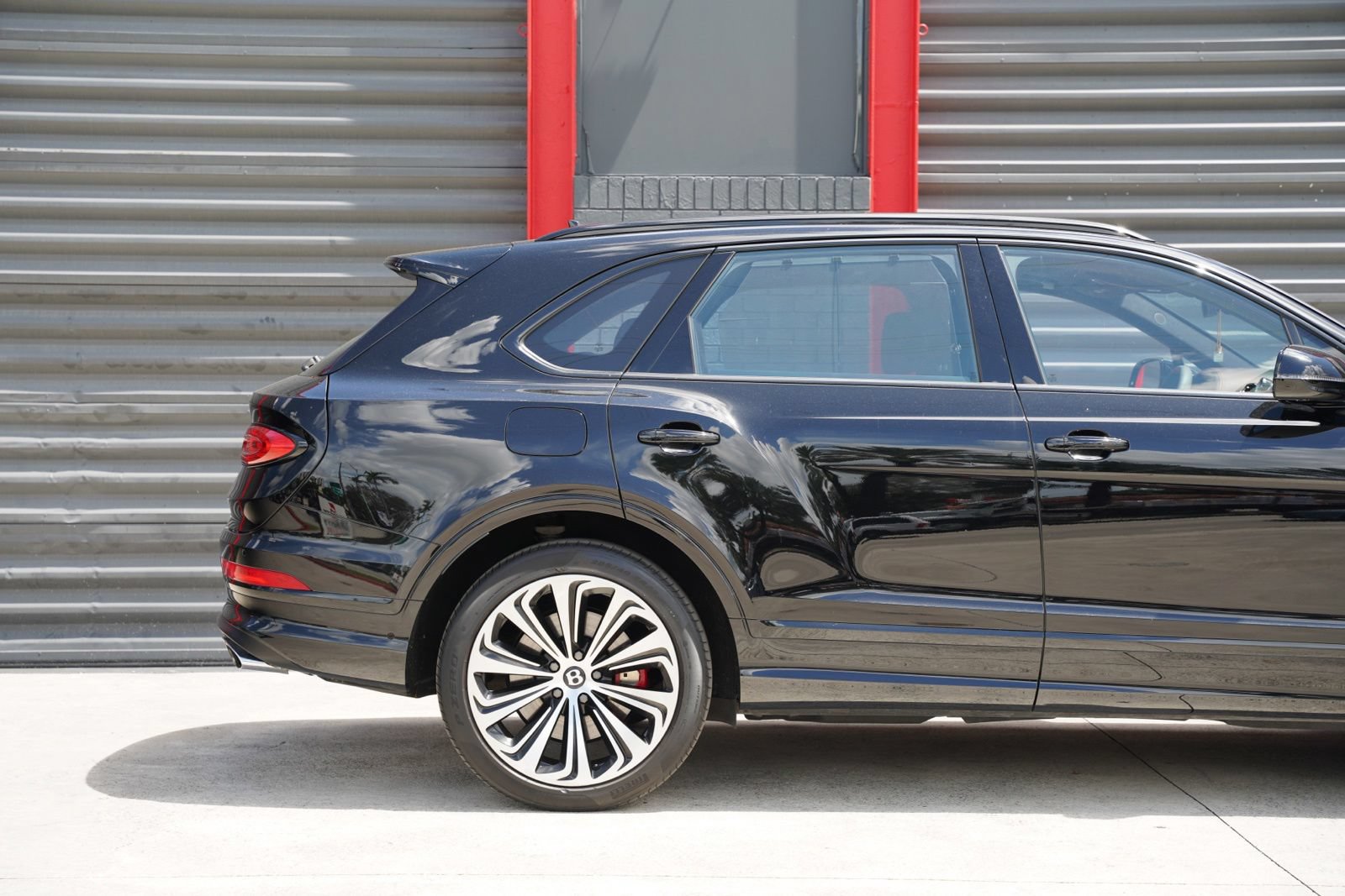 Used 2023 Bentley Bentayga AWD/4WD image 3