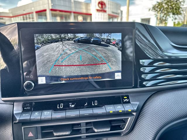 Used 2025 Toyota Camry SE w/ Convenience Package image 26