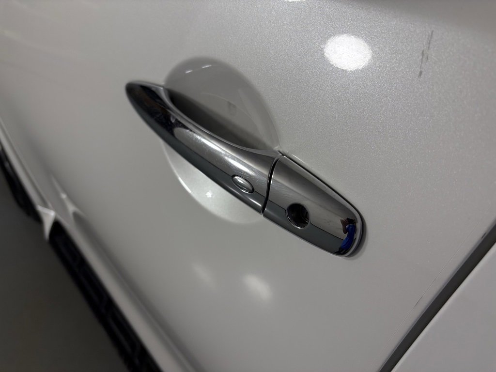 Used 2023 Nissan Armada SV image 12