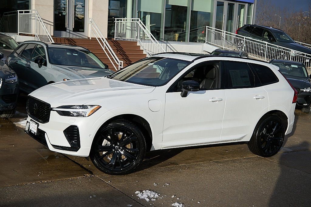 New 2026 Volvo XC60 T8 Ultra w/ Climate Package image 3