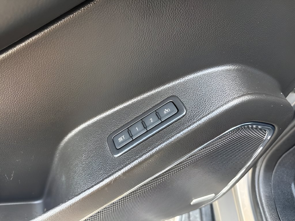 Used 2018 Chevrolet Tahoe Premier AWD/4WD image 11