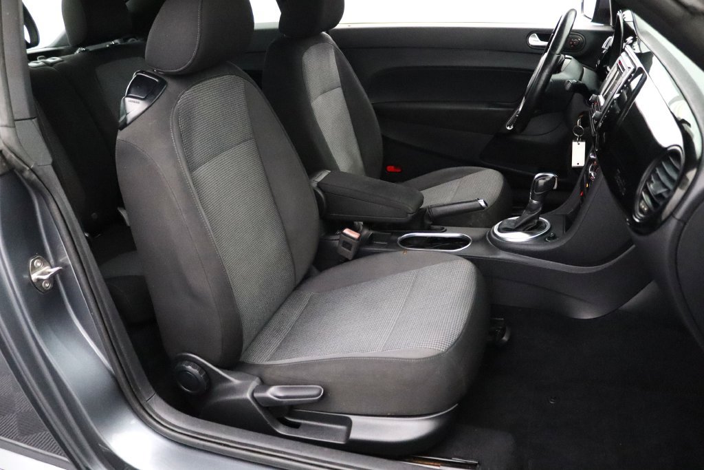 Used 2019 Volkswagen Beetle 2.0T S FWD image 17