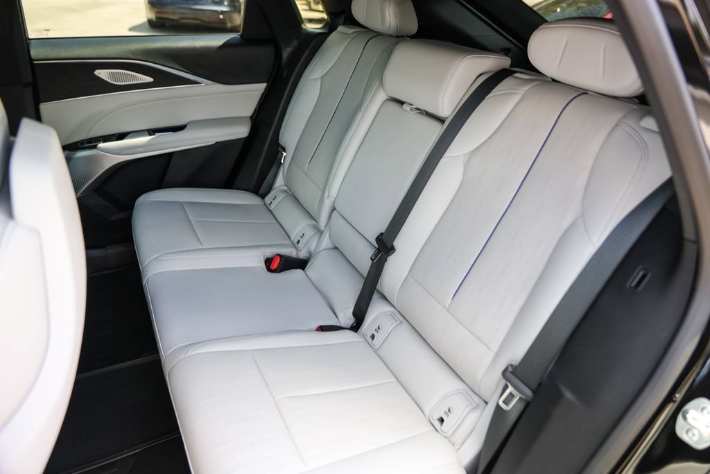 Used 2024 Cadillac Lyriq Luxury AWD/4WD image 21