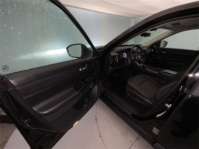 Used 2022 Nissan Pathfinder SV image 11